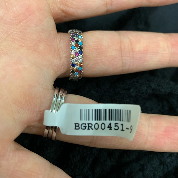 3pc set Engagement Ring and 2 Wedding Bands - Picture 8 of 8